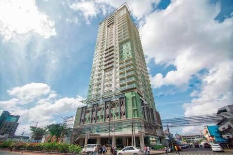 Sunvida Tower Residences Infront Of Sm City Себу Экстерьер фото